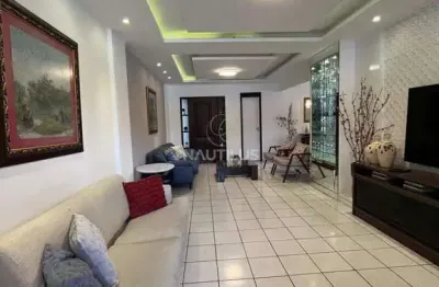 Apartamento com 3/4 suítes, com varanda e closet com 2 vagas de garagem.