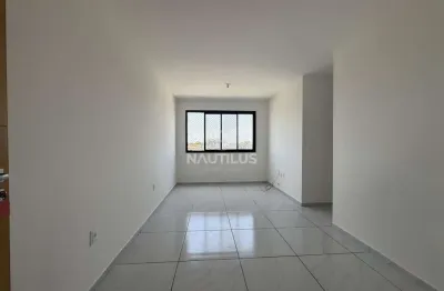 Apartamento à venda com 2/4 sendo 1 suíte e 1 vaga de garagem.