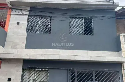 Casa para venda com 2/4 sendo 1 suíte, 3 andares e 1 vaga de garagem.