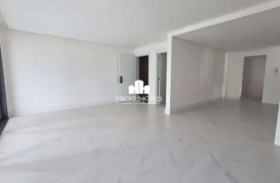 Apartamento de 131m² com 3 dormitórios e 2 vagas. cabral