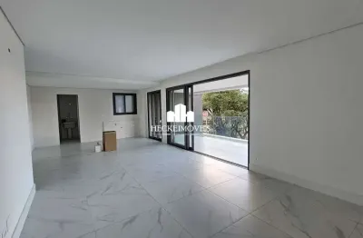 Apartamento a venda com 155m² · 3 suítes · 4 vagas. água verde