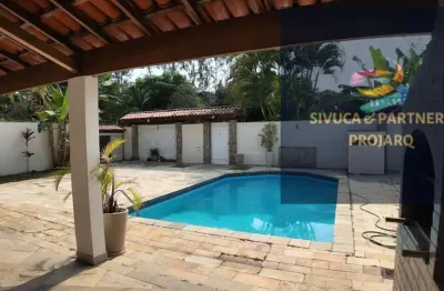 Vendo excelente casa em condomínio com 5 quartos  (3 suítes)
