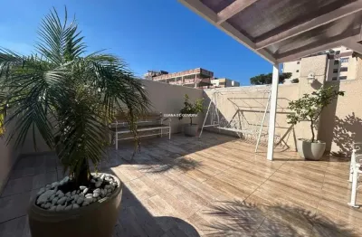 Cobertura 2 dormitórios, no jardim botânico, na dona inocência, 2 banheiros, 1 vaga, terraço, churrasqueira, 123m² privativos, 500 metros do hospital da pucrs. por r$ 450.000,00.   ️ living para 2 amb