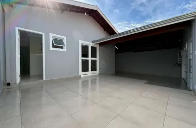 Casa com dois dormitório e suíte. com área gourmet,
