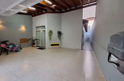 Casa à venda | 2 quartos e cozinha c/ planejados | ar condicionado | vale do sol