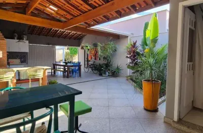 Casa térrea à venda/ condominio gaivotas/ 3 quartos uma suite c/ hidromassagem