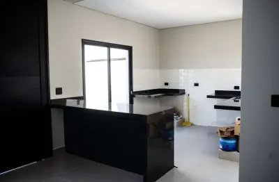 Casa nova com 3 dormitórios, sendo uma suíte e closet no condomínio águas claras