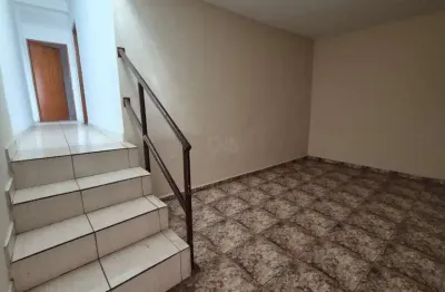 Casa sobreposta + galpão comercial — oportunidade completa!