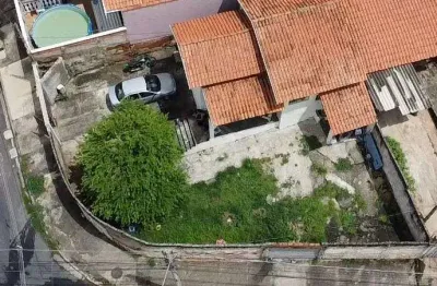 Terreno de esquina com ótima localização, próximo ao SESI, farmácia e padaria.