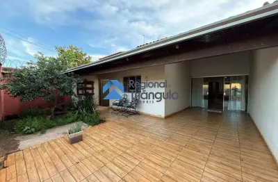 Casa com 4 quartos à venda na Rua Divinópolis, Residencial Morada do Sol, Itumbiara