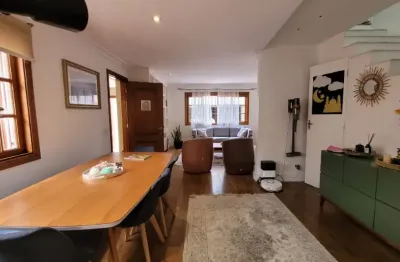 Casa em rua fechada com 3 quartos sendo 1 suíte  a venda no alto da boa vista