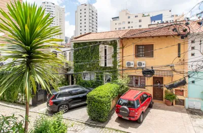 Casa com 3 quartos sendo 3 suítes  em rua fechada com portao automático na vila nova conceiçao