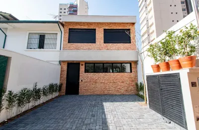 Casa em rua fechada, nova, com 3 suítes e 3 vagas para locação na vila olímpia,