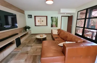 Casa com 4 quartos em rua fechada com cancela e seguranca 24 horas  rança