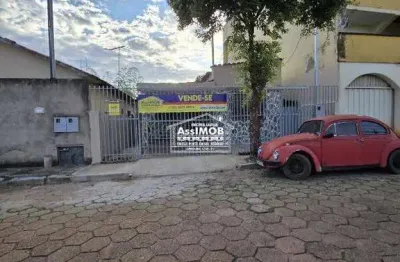 Casa venda com 4 quartos, garagem, quintal, forro de gesso, escriturada para financiamento, paracatu- mg