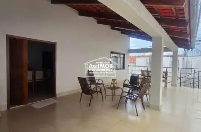 Casa Ampla à Venda com 5 Quartos, Suíte e Excelente Área de Lazer