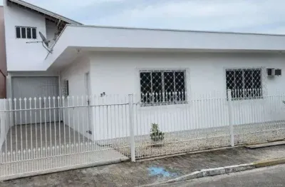 Parcele direto com o proprietário! casa averbada de 2 dormitórrios c/ edícula 180m² neg. facilitada