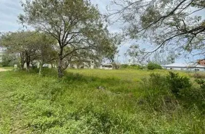 Terreno a 50m do mar! beira mar com 480m² privativos escriturado. av principal com acesso a praia