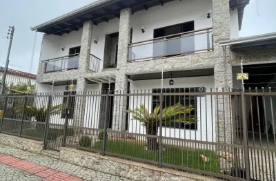 Casa de 1 suite + 2 dormitórios c/ piscina e edícula 256m² privativos no centro de b. camboriú