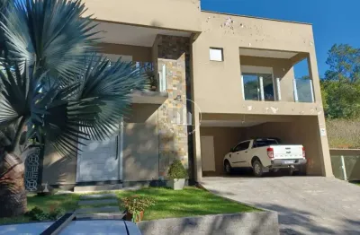 Casa 3 dormitórios e piscina em condomínio fechado no roçado - est