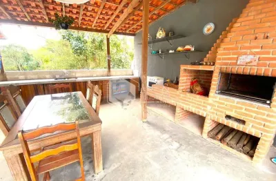 Casa de campo em cond com 720 m² 3 dorm 2 salas sendo duas casas, piscina e churrasqueira com 5 vag