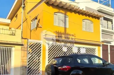 Sobrado à venda, com 267m² com 3 dorm (1 suíte), salão grande com wc, 3 vagas de garagem com armári
