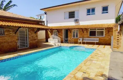 Sobrado à venda, 710m² com 4 dorm sendo 2 suítes, 8 vagas, casa com edícula, piscina com cascata e