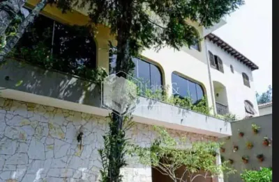 Sobrado à venda com 488 m², 4 suítes, móveis planejados, escritório,  8 vagas e terraço gourmet - j