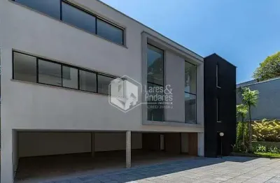 Casa em condomínio para venda com 4 quartos, sendo 4 suítes, 712m²