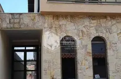 Sobrado a venda, 240m² com 03 dorms (1 suite), piso frio em porcelanato, salão de festas, 8 vgs óti