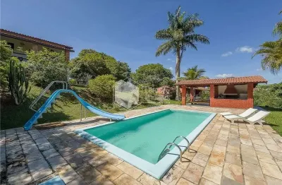 Casa em condomínio para venda com 3 quartos, sendo 1 suíte, 379m²