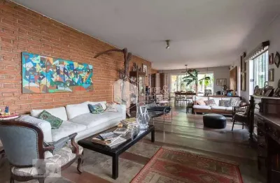 Casa em condomínio para venda com 3 quartos, sendo 1 suíte, 270m²