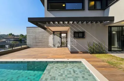 Casa em condomínio para venda com 4 quartos, sendo 4 suítes, 364m²