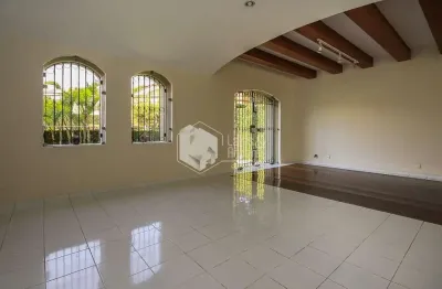 Casa tipo para venda e locação em pacaembu com 3 quartos, sendo 1 suíte, 255m²