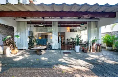 Casa em condomínio para venda com 3 quartos, sendo 3 suítes, 170m²