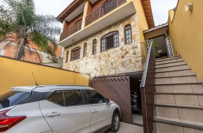 Sobrado para venda em vila comercial com 3 quartos, sendo 1 suíte, 156m²