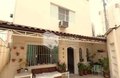 Sobrado à venda, com 300m² sendo 3 pavimentos em rua em saída com ampla área gourmet 3 dorms sendo