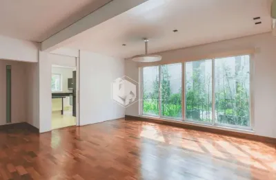 Sobrado em condomínio à venda com 872m², 6 quartos sendo 4 suítes, e 6 vagas - no condomínio escape