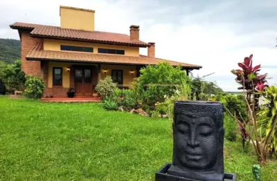 Casa com 3 quartos à venda em macacu, garopaba , 190 m2 por r$ 2.190.000