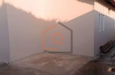 Casa com 3 quartos à venda na Avenida Torello Dinucci, 280, Parque Laranjeiras, Araraquara