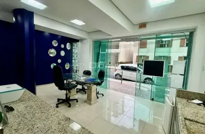 Sala comercial no centro de balneário camboriú com 01 banheiro e 35 metros quadrados