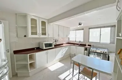 Apartamento mobiliado para alugar em balneário camboriú na quadra do mar com 3 quartos e 1 vaga de garagem