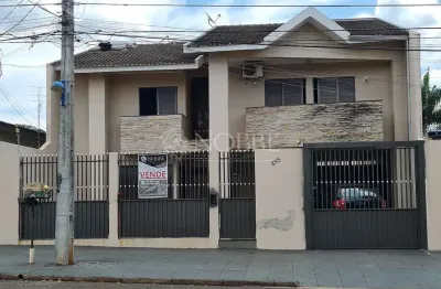 Sobrado na rua evaristo da veiga com uso residencial e comercial