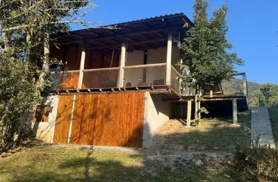 Vende-se lindo sítio com 3 dormitórios em águas mornas/sc
