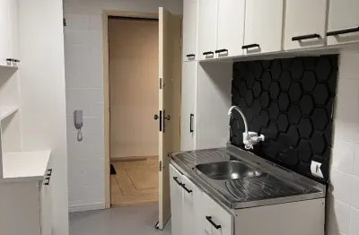 Seu novo lar no coração do Cabral ! Apartamento com 62m² com vaga de garagem coberta!
