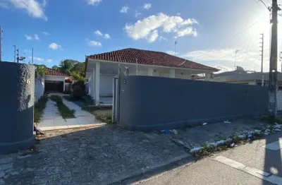 Linda casa com ambientes amplos, ótima ventilação e piscina, unindo conforto, funcionalidade e qualidade de vida.