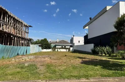 Belo terreno com frente leste no condomínio serra azul