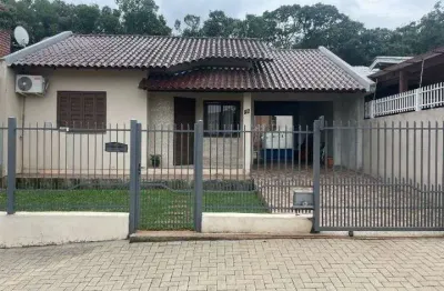 Casa aconchegante com amplo pátio no bairro esmeralda