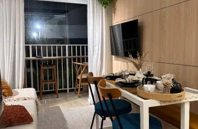 Vendo apto de 2 dormitórios, varanda e opção de vaga