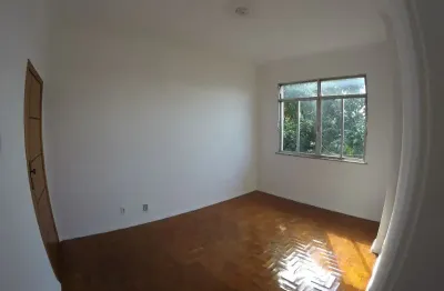 Excelente apartamento de 2 quartos com dependência na penha - rio de janeiro-rj.